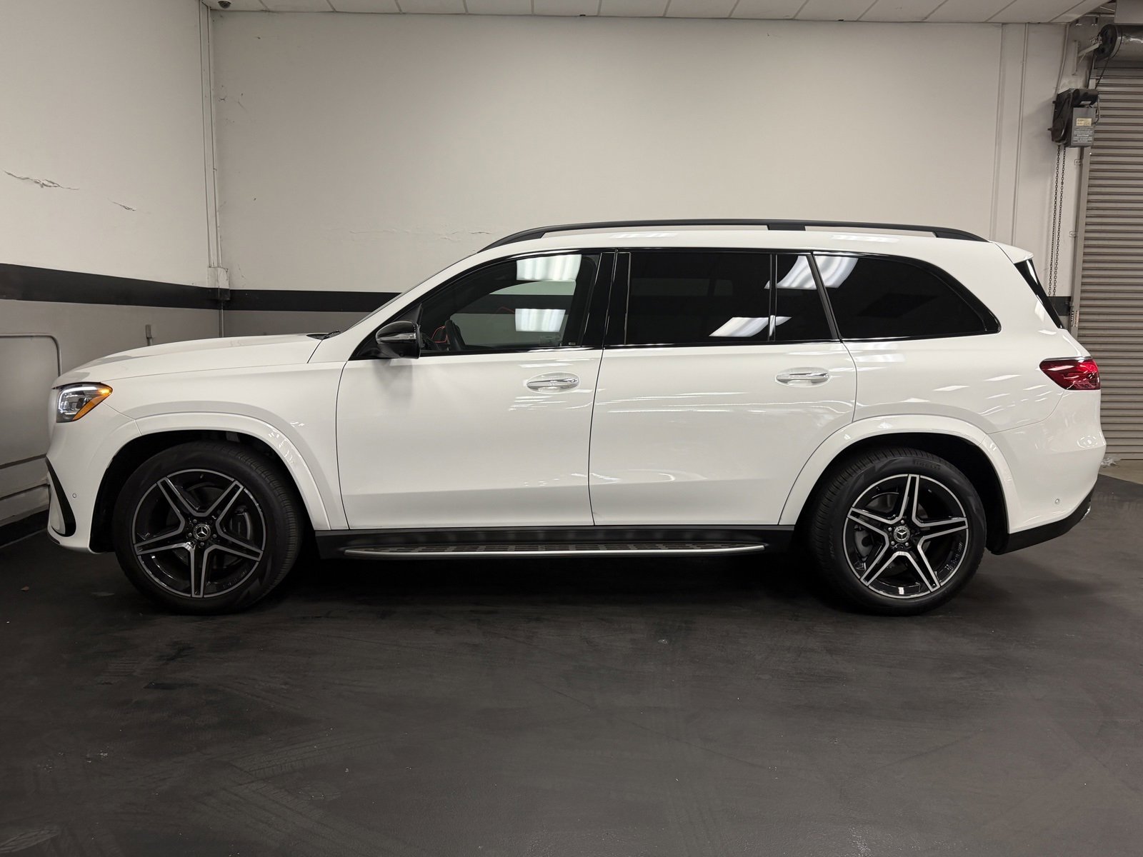 Used 2024 Mercedes-Benz GLS 450 4MATIC image 10