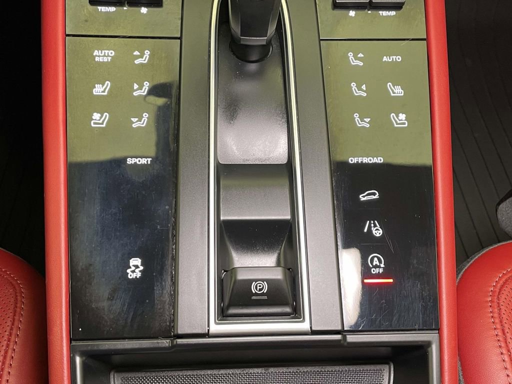 Used 2023 Porsche Macan image 34