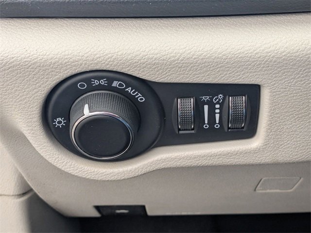 Used 2021 Chrysler Voyager Lxi image 16