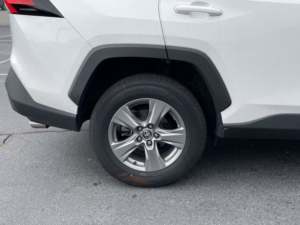 Used 2022 Toyota RAV4 XLE AWD/4WD image 24