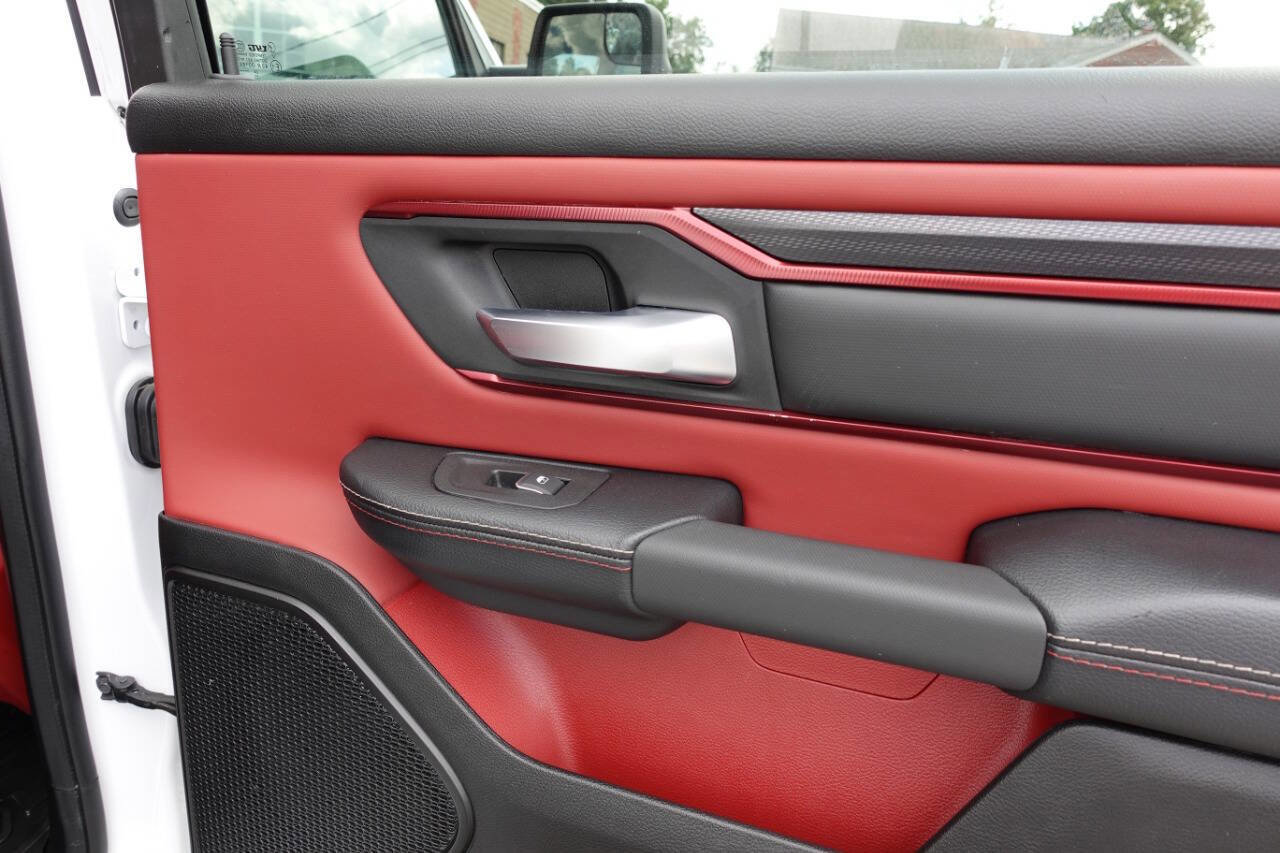 Used 2025 RAM 1500 Rebel image 28