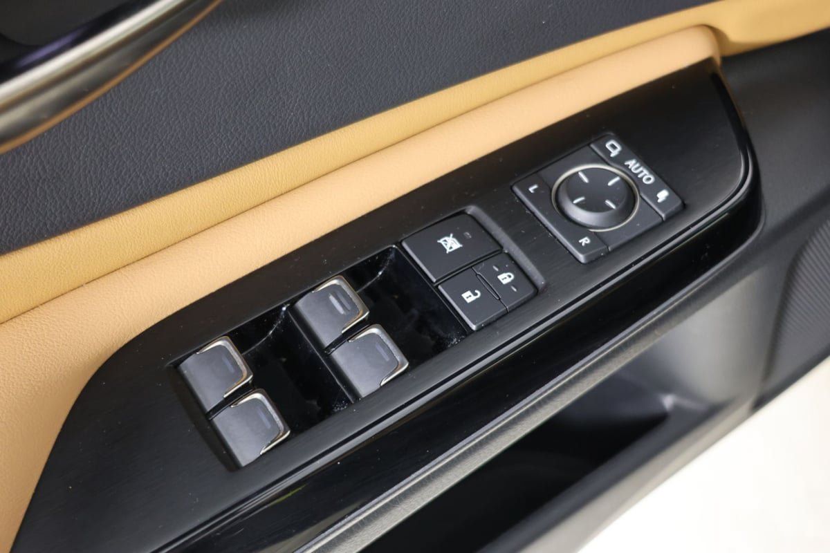 Used 2024 Lexus ES 350 w/ Premium Package FWD image 23