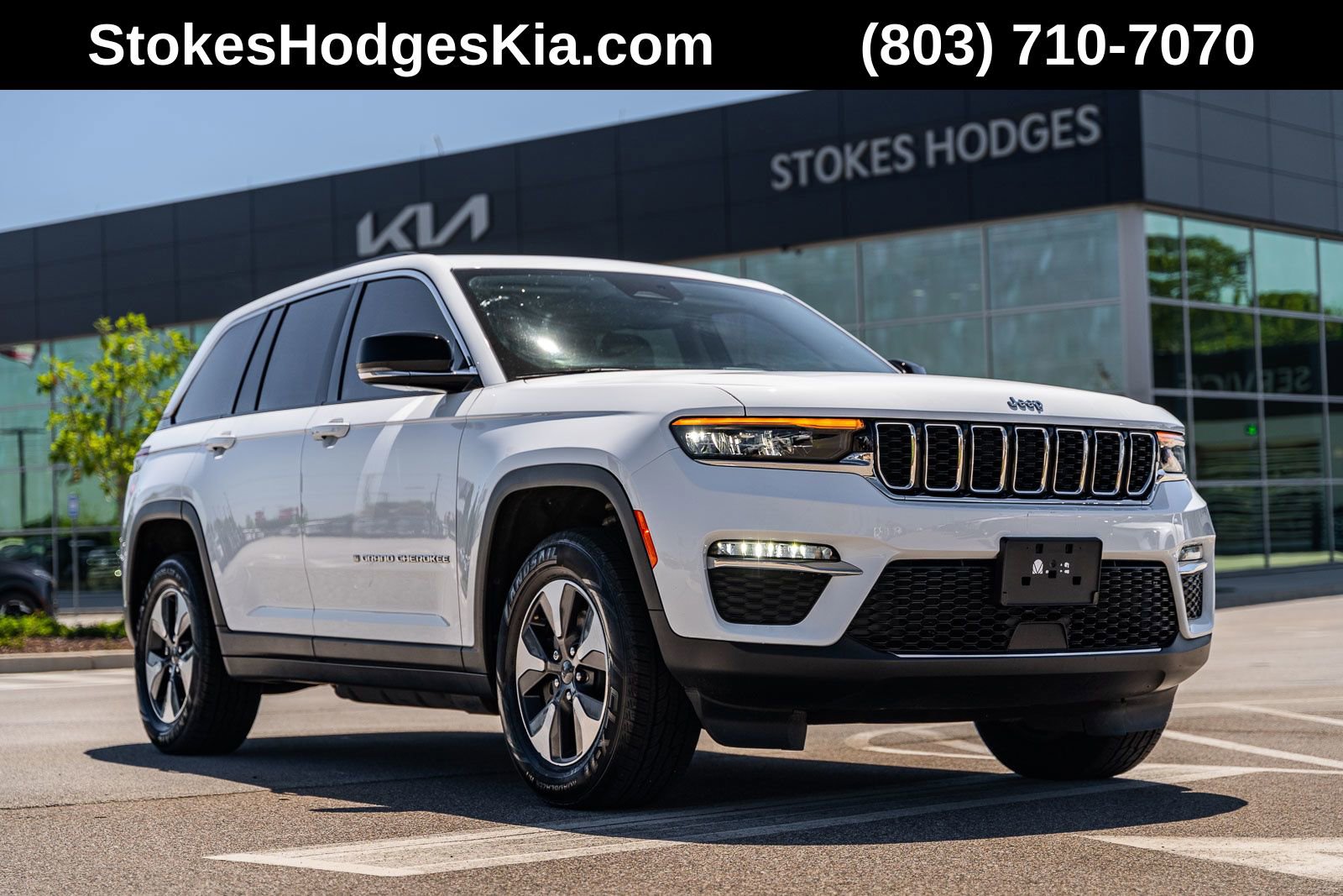 Used 2023 Jeep Grand Cherokee 4WD 4xe image 1