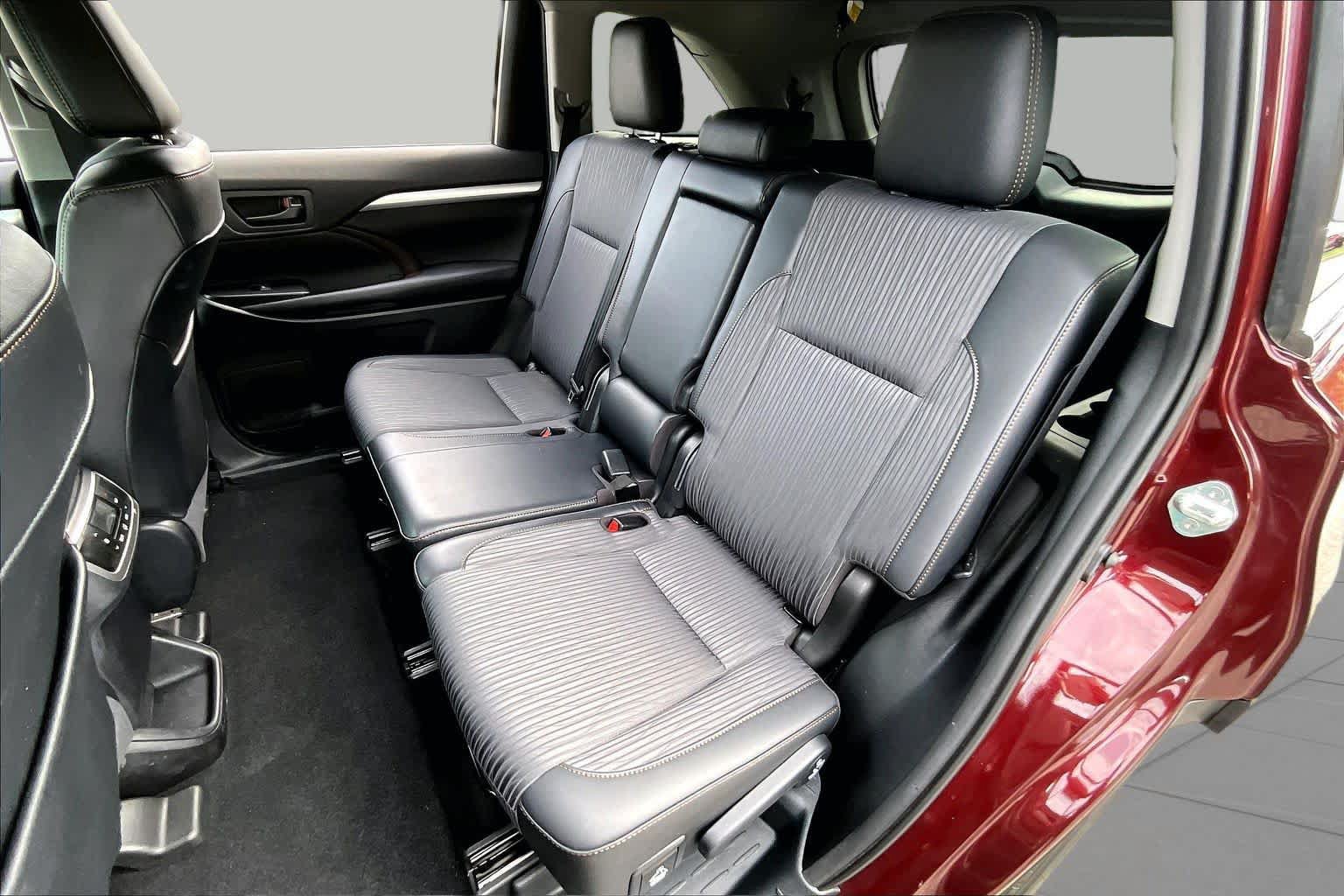 Used 2019 Toyota Highlander Plus AWD/4WD image 16