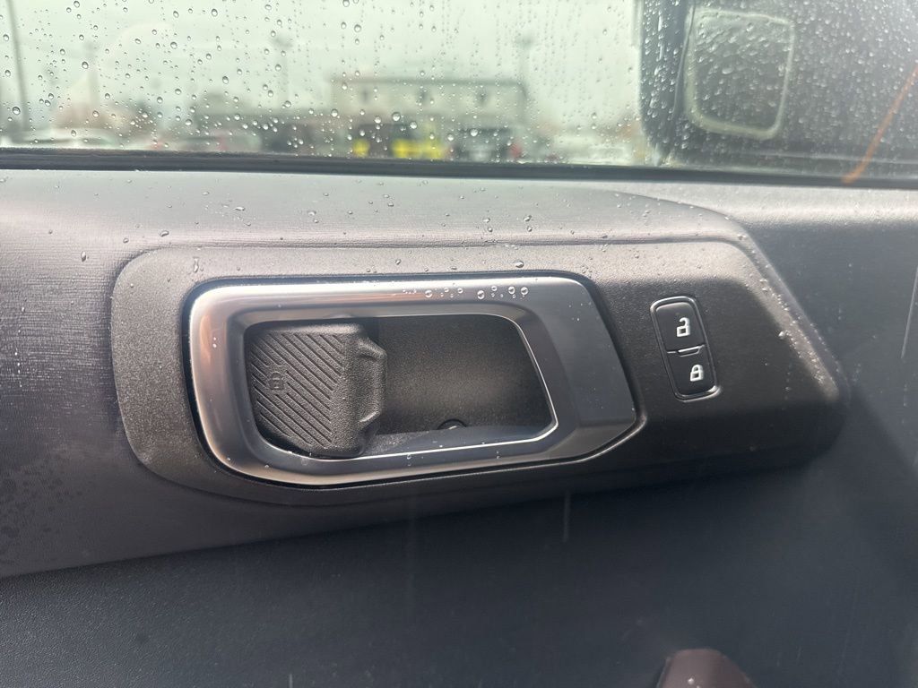 Used 2024 Ford Bronco Badlands image 11