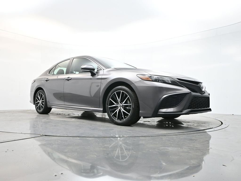 Used 2024 Toyota Camry SE image 29