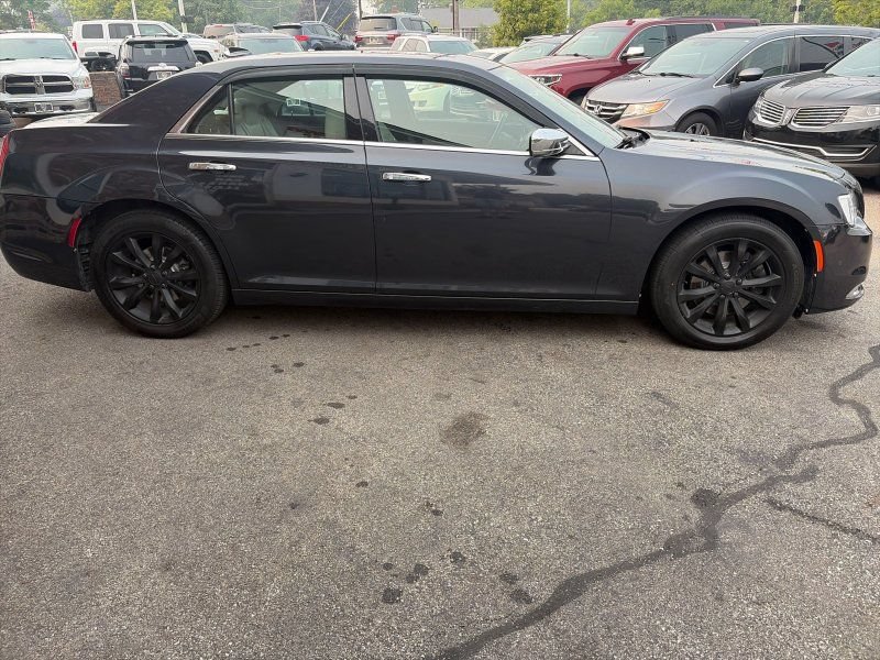 Used 2017 Chrysler 300 C w/ Safetytec Plus Group AWD/4WD image 4
