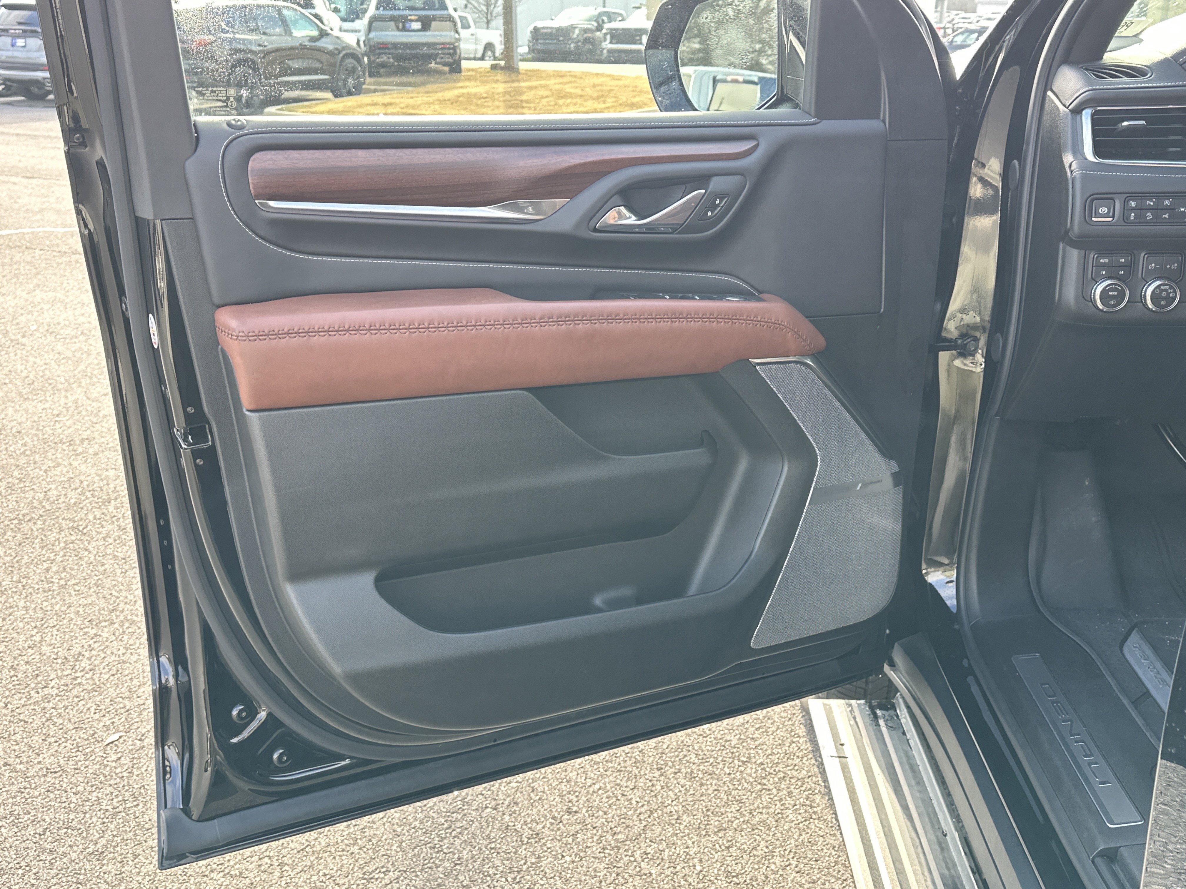 Certified 2024 GMC Yukon Denali Ultimate image 11