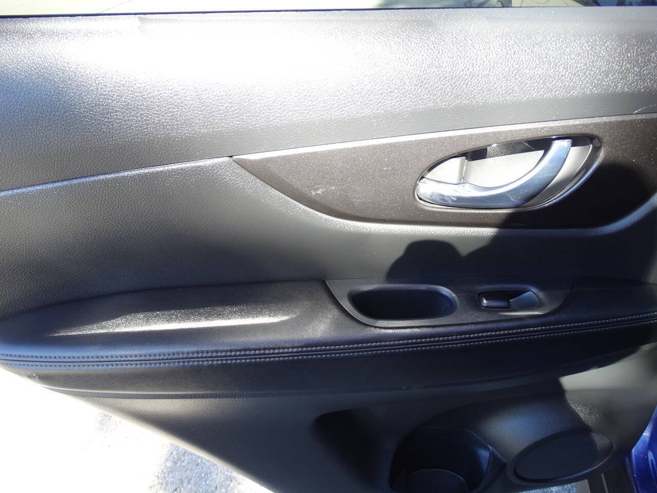 Used 2020 Nissan Rogue AWD w/ SV Moonroof Package image 35