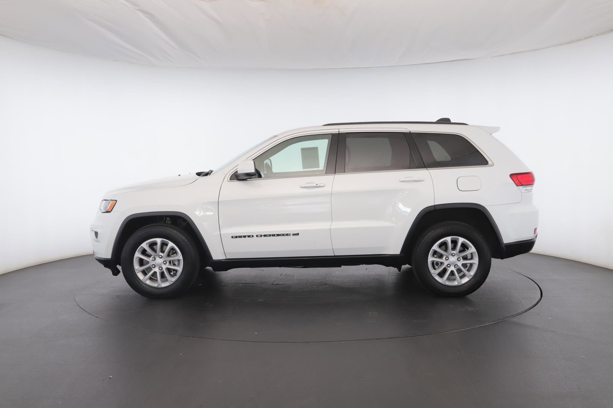 Used 2022 Jeep Grand Cherokee Laredo E image 18