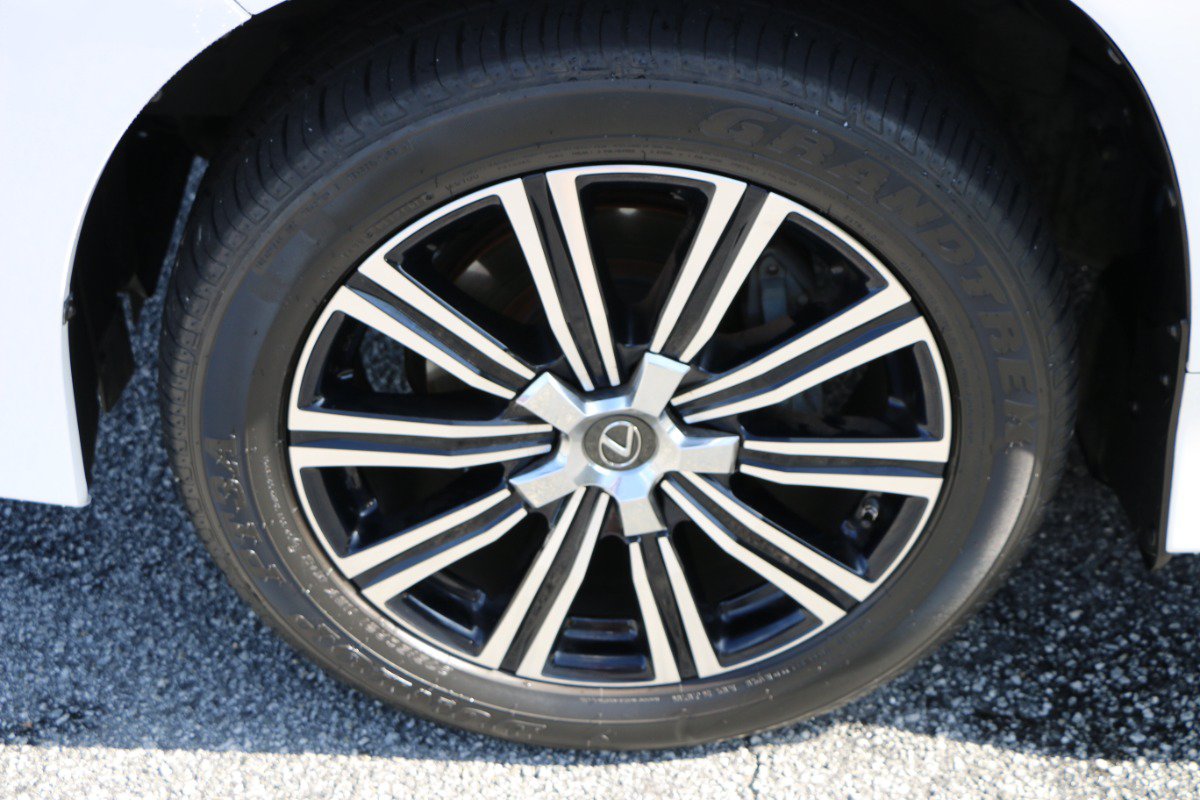 Used 2021 Lexus LX 570 4WD w/ Luxury Package image 14