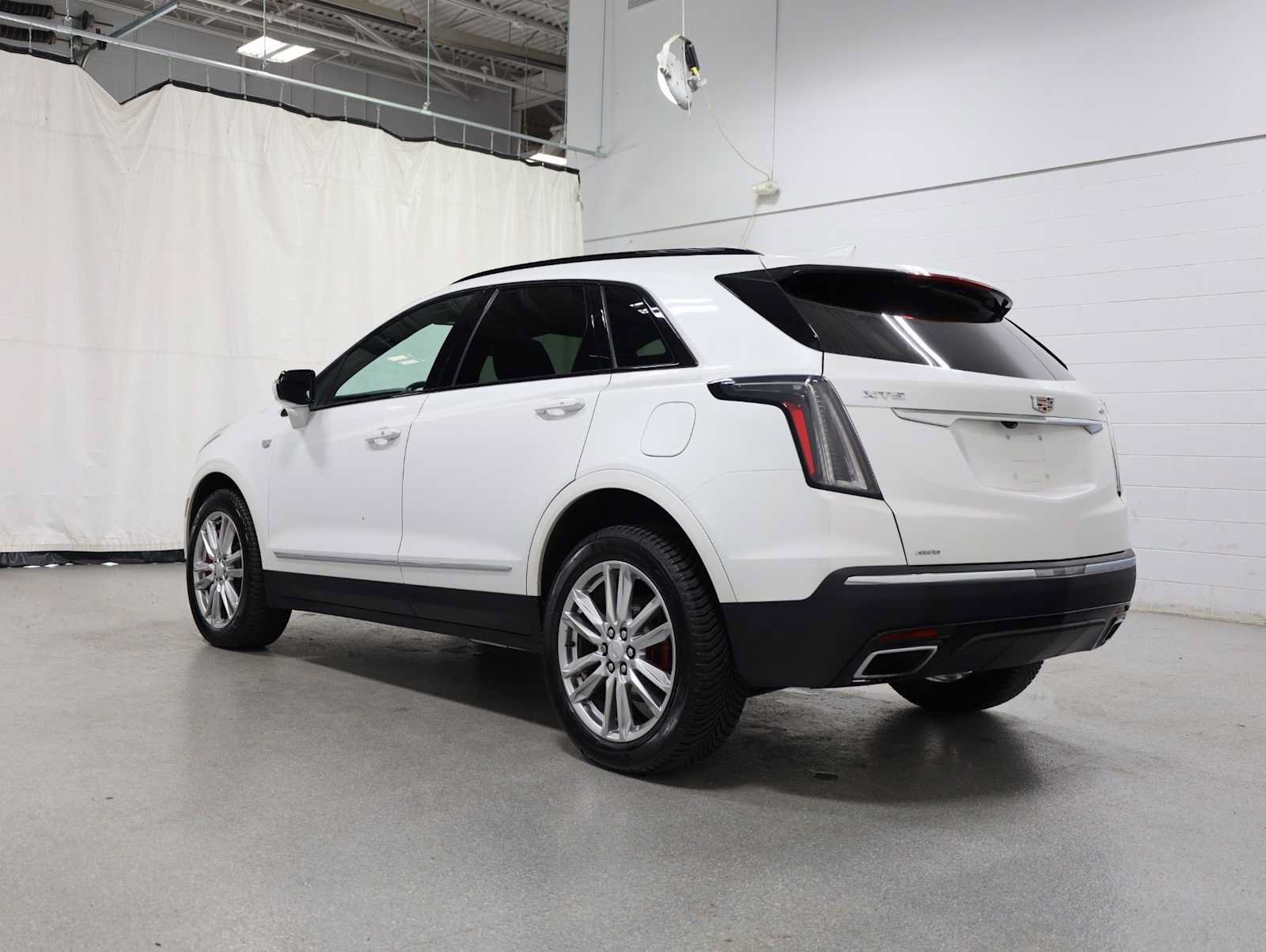 Used 2023 Cadillac XT5 Sportv w/ LPO, Floor Liner Package AWD/4WD image 3