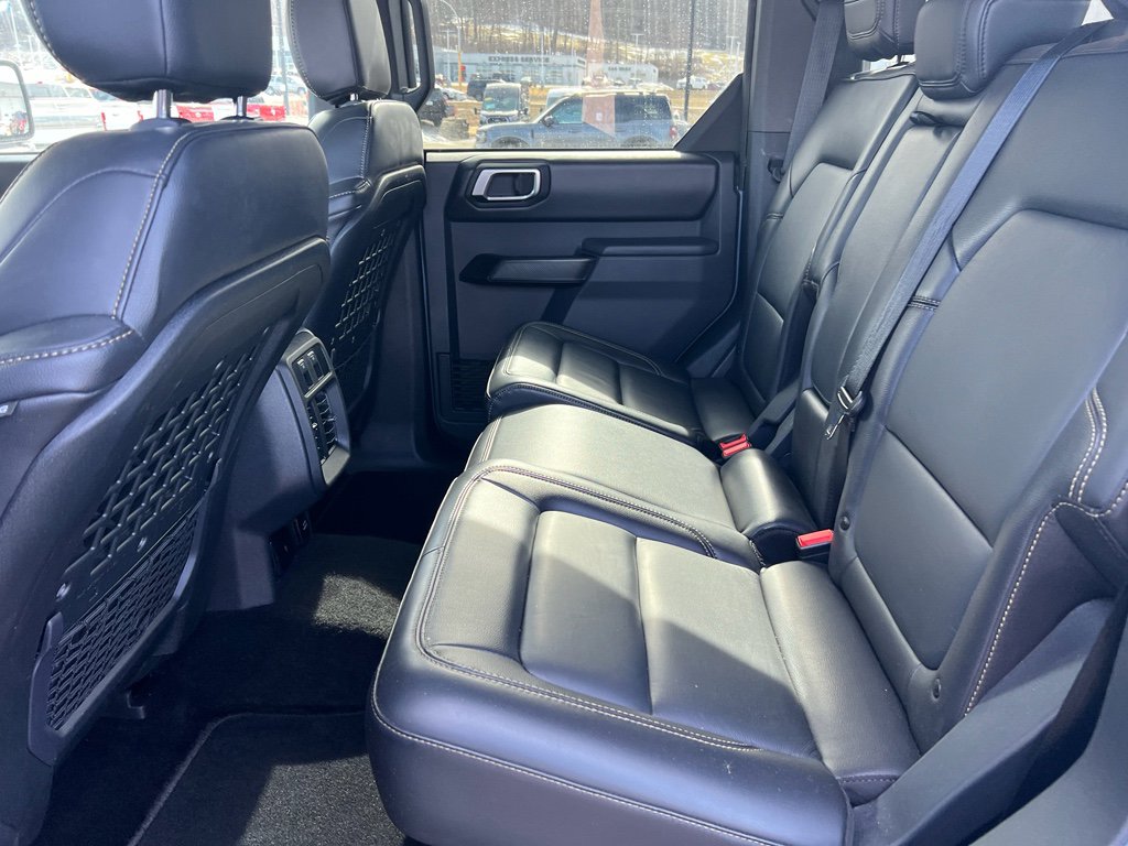 Used 2025 Ford Bronco Badlands image 6
