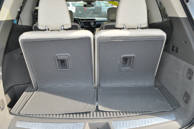Used 2025 Cadillac XT6 Premium Luxury w/ LPO, Floor Liner Package AWD/4WD image 20