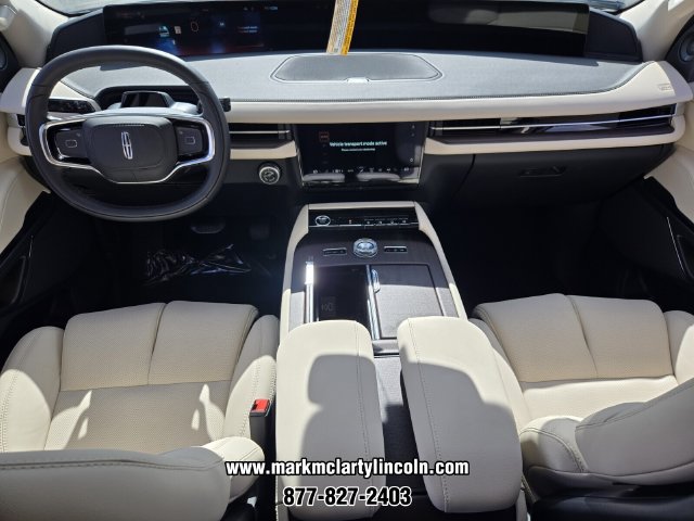New 2027 Lincoln Navigator Premiere AWD/4WD image 12