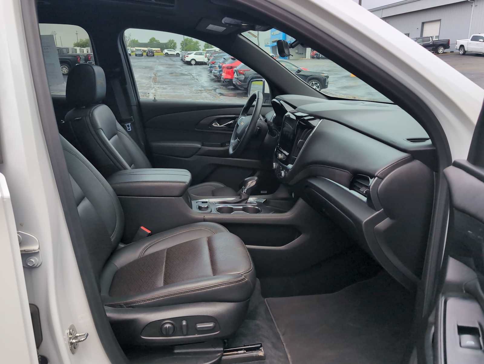 Used 2023 Chevrolet Traverse High Country FWD image 29
