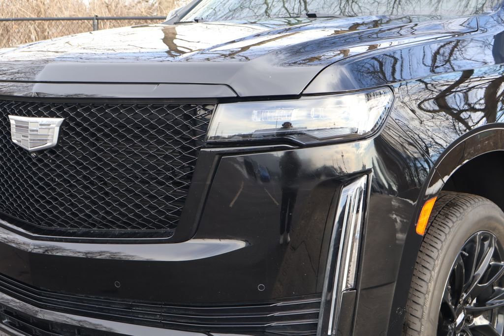 Used 2023 Cadillac Escalade Sport Platinum w/ LPO, ONYX Package image 3