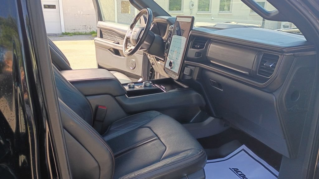 Used 2023 Ford Expedition Platinum AWD/4WD image 12