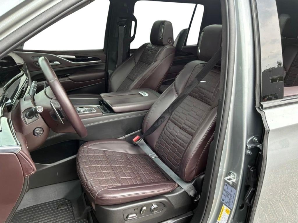 Used 2024 Cadillac Escalade ESV V w/ LPO, ONYX Package AWD/4WD image 6