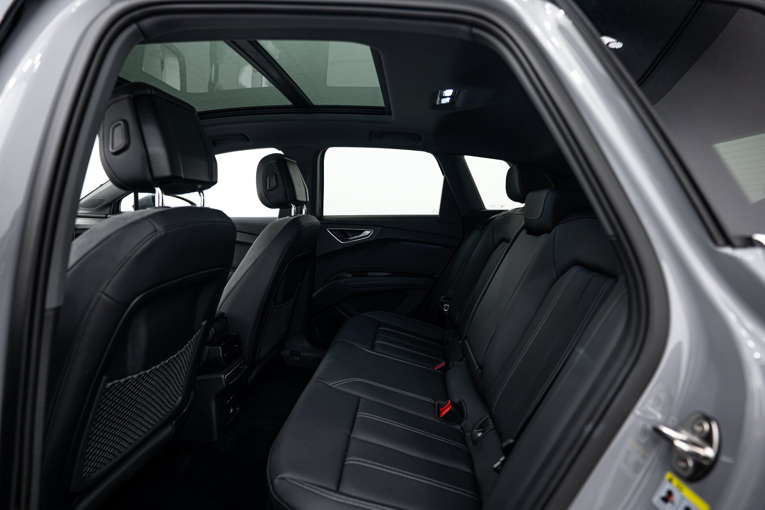 Certified 2025 Audi Q4 e-tron Premium w/ Convenience Package AWD/4WD image 18
