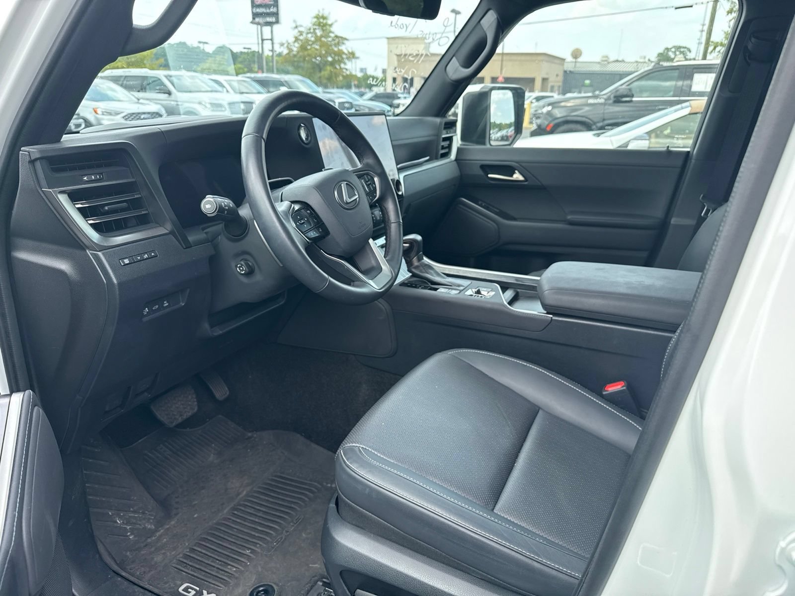 Used 2024 Lexus GX 550 w/ Cold Area Package AWD/4WD image 4