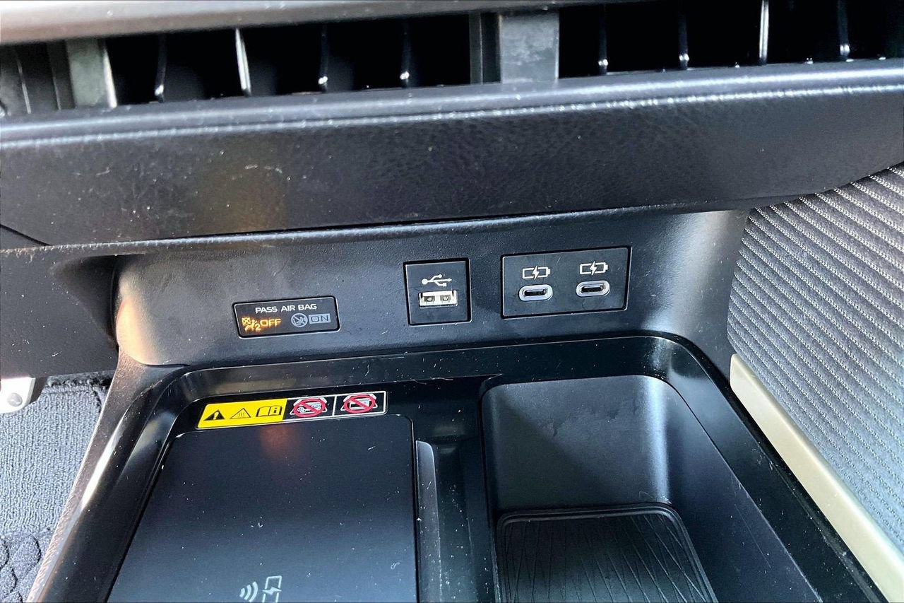 Used 2025 Toyota Camry SE FWD image 16