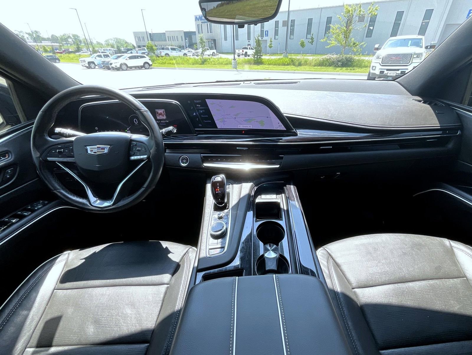 Used 2023 Cadillac Escalade Sport w/ LPO, ONYX Package image 15