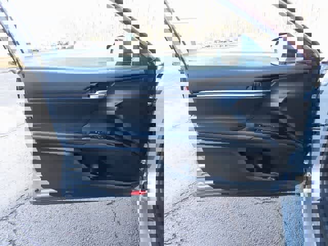 Used 2020 Toyota Camry LE image 15