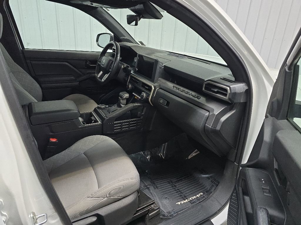 Used 2024 Toyota Tacoma SR5 AWD/4WD image 15