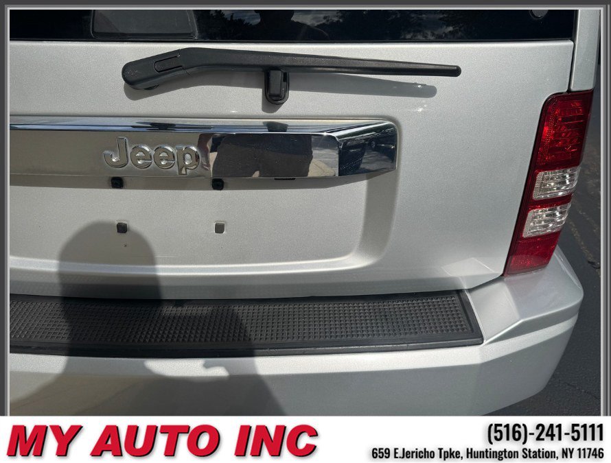 Used 2011 Jeep Liberty Sport AWD/4WD image 32