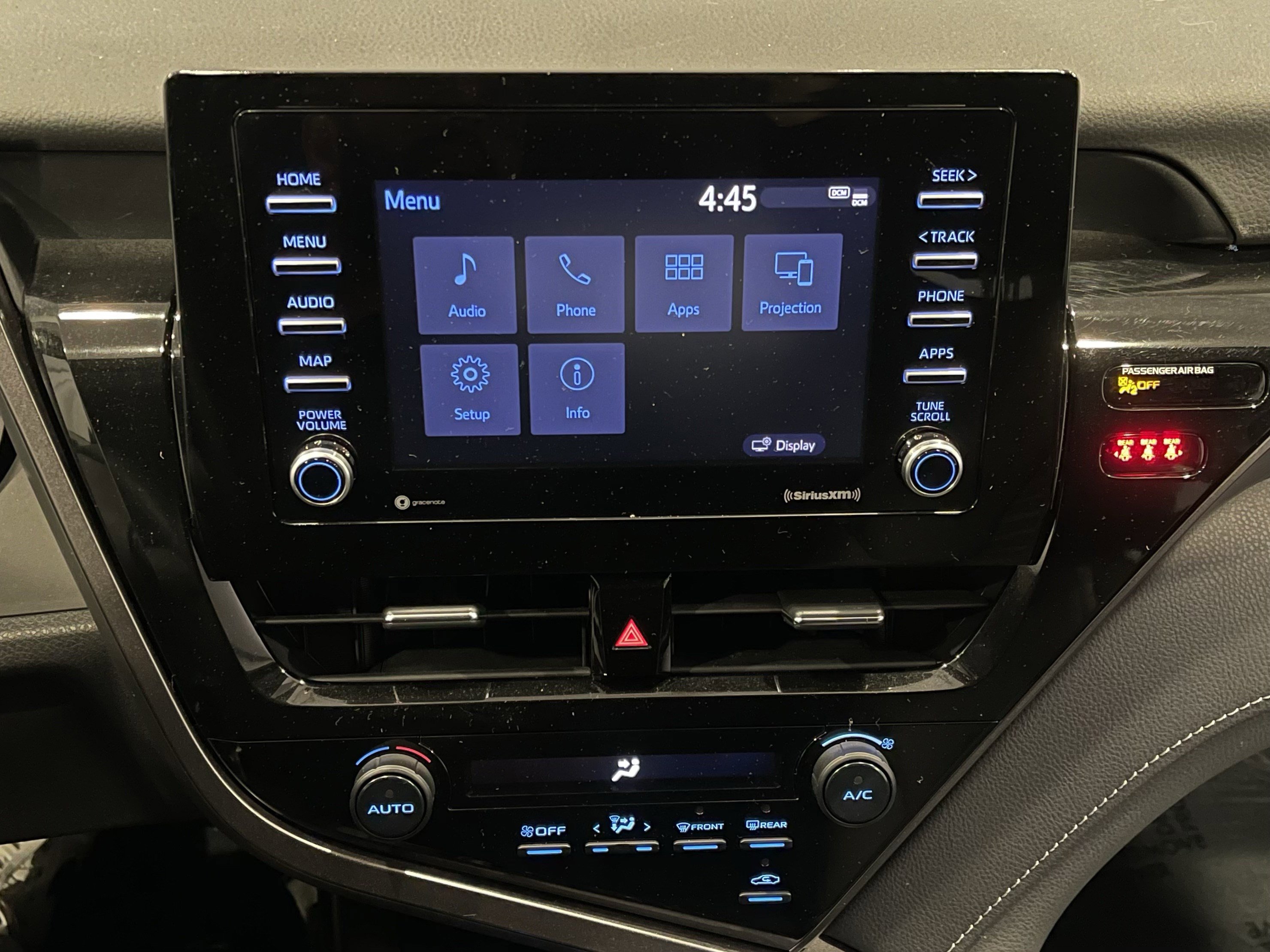 Used 2021 Toyota Camry SE image 18