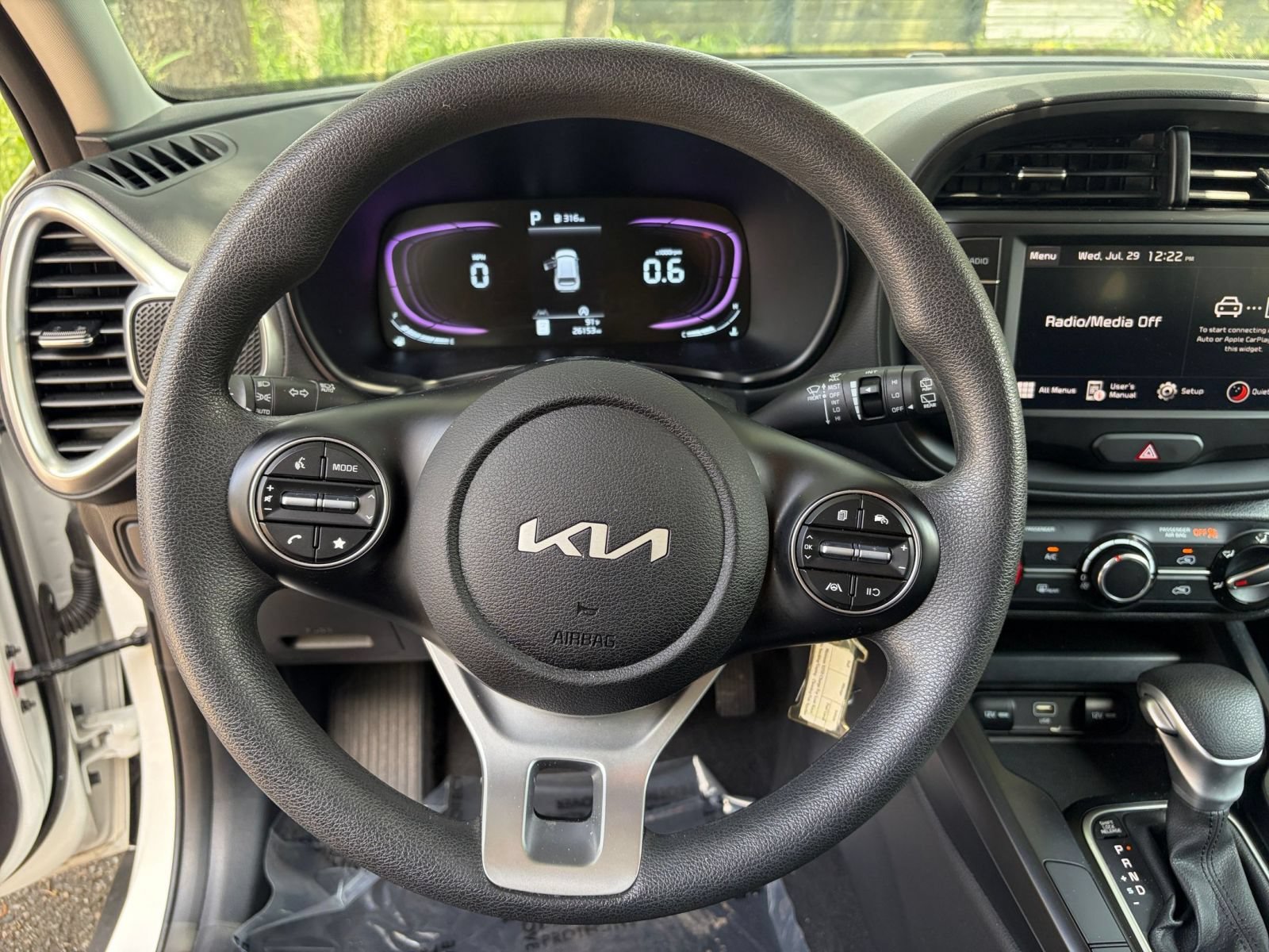Used 2025 Kia Soul LX w/ LX Technology Package FWD image 25