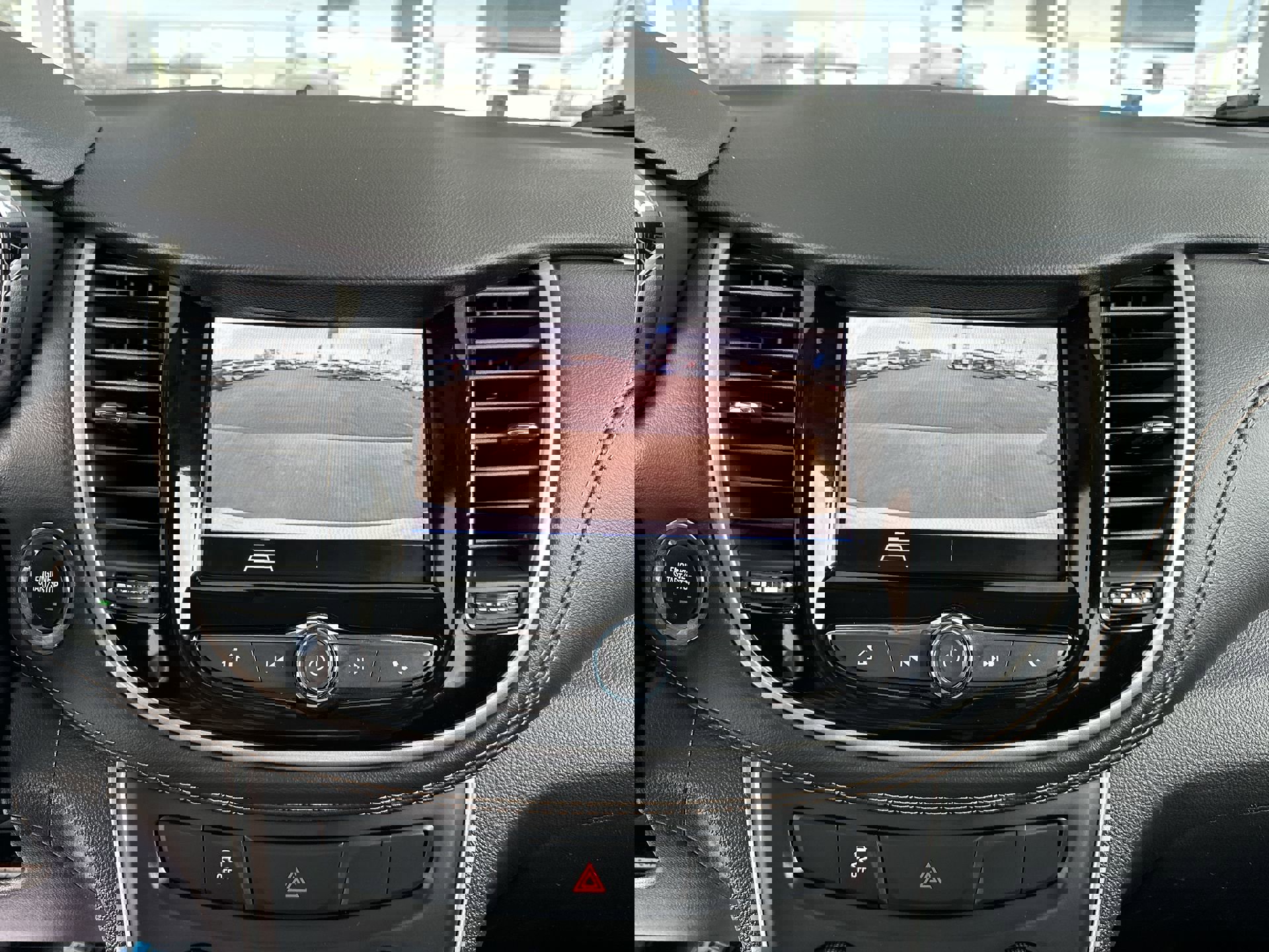 Used 2020 Chevrolet Trax LT w/ LT Convenience Package FWD image 14