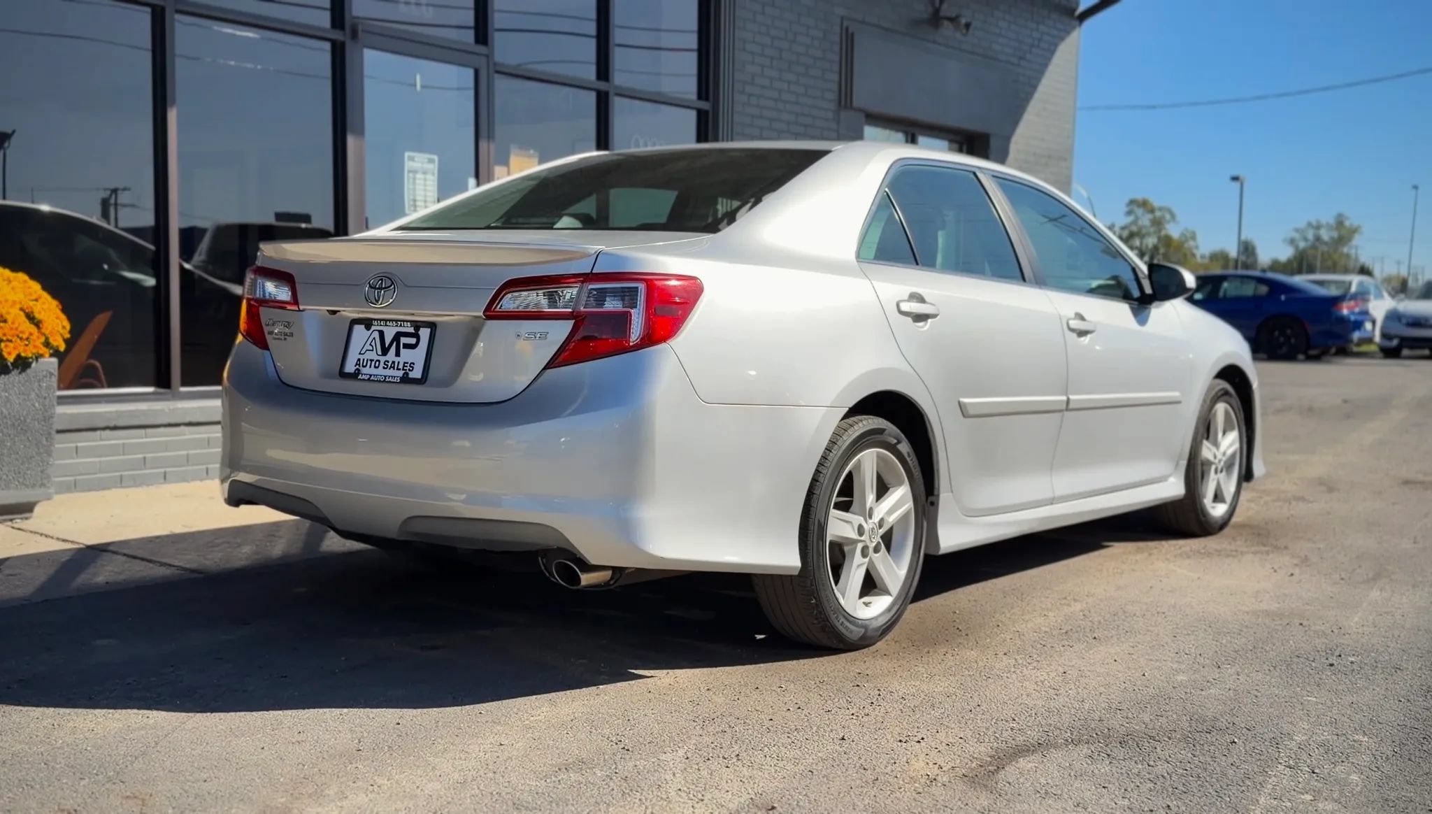 Used 2014 Toyota Camry SE FWD image 2