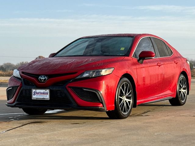 Used 2023 Toyota Camry SE image 3