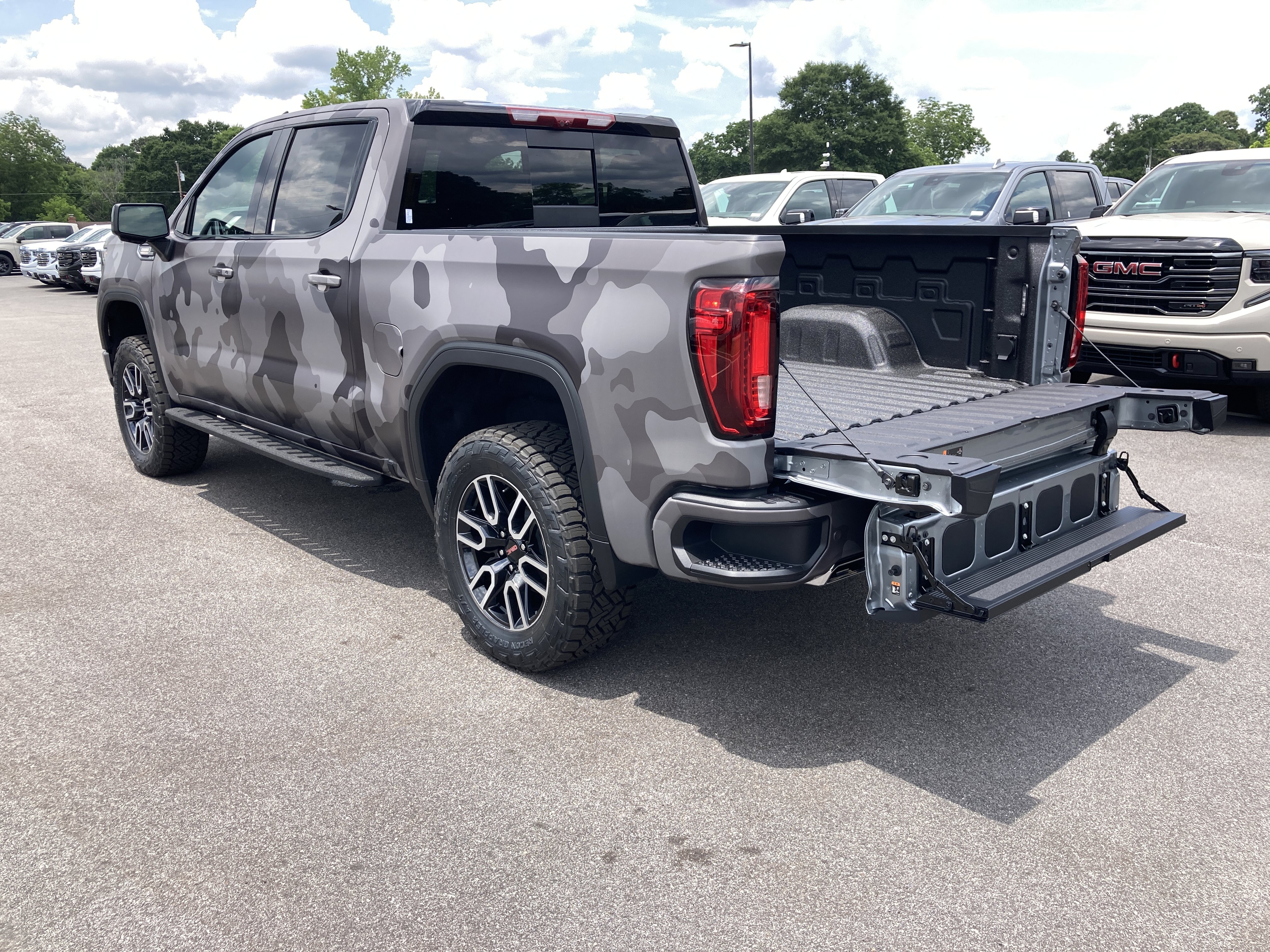 New 2026 GMC Sierra 1500 AT4 w/ AT4 Premium Package AWD/4WD image 8