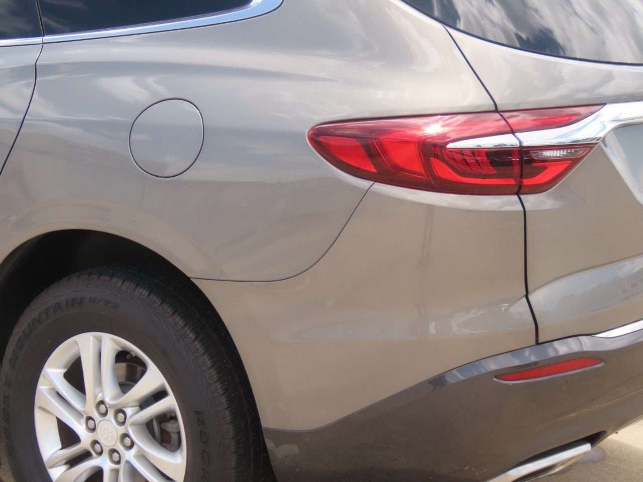Used 2019 Buick Enclave Essence AWD/4WD image 14