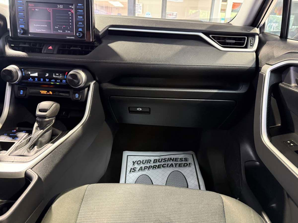 Used 2022 Toyota RAV4 LE image 30