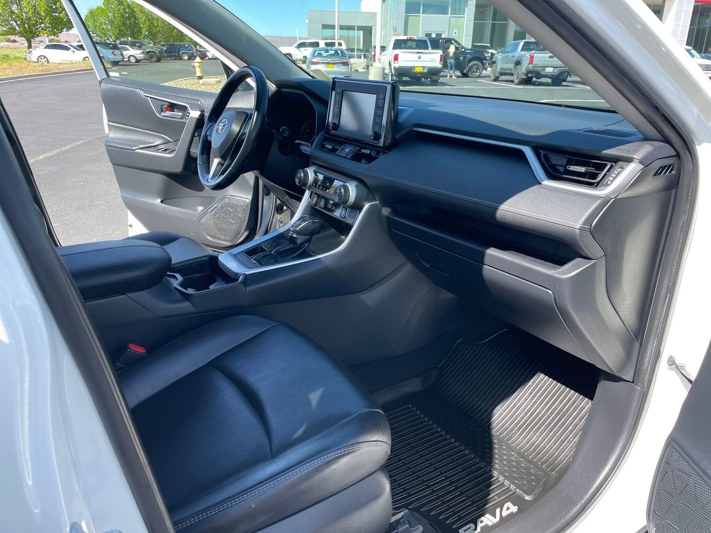 Used 2019 Toyota RAV4 XLE Premium w/ Cold Weather Package AWD/4WD image 32