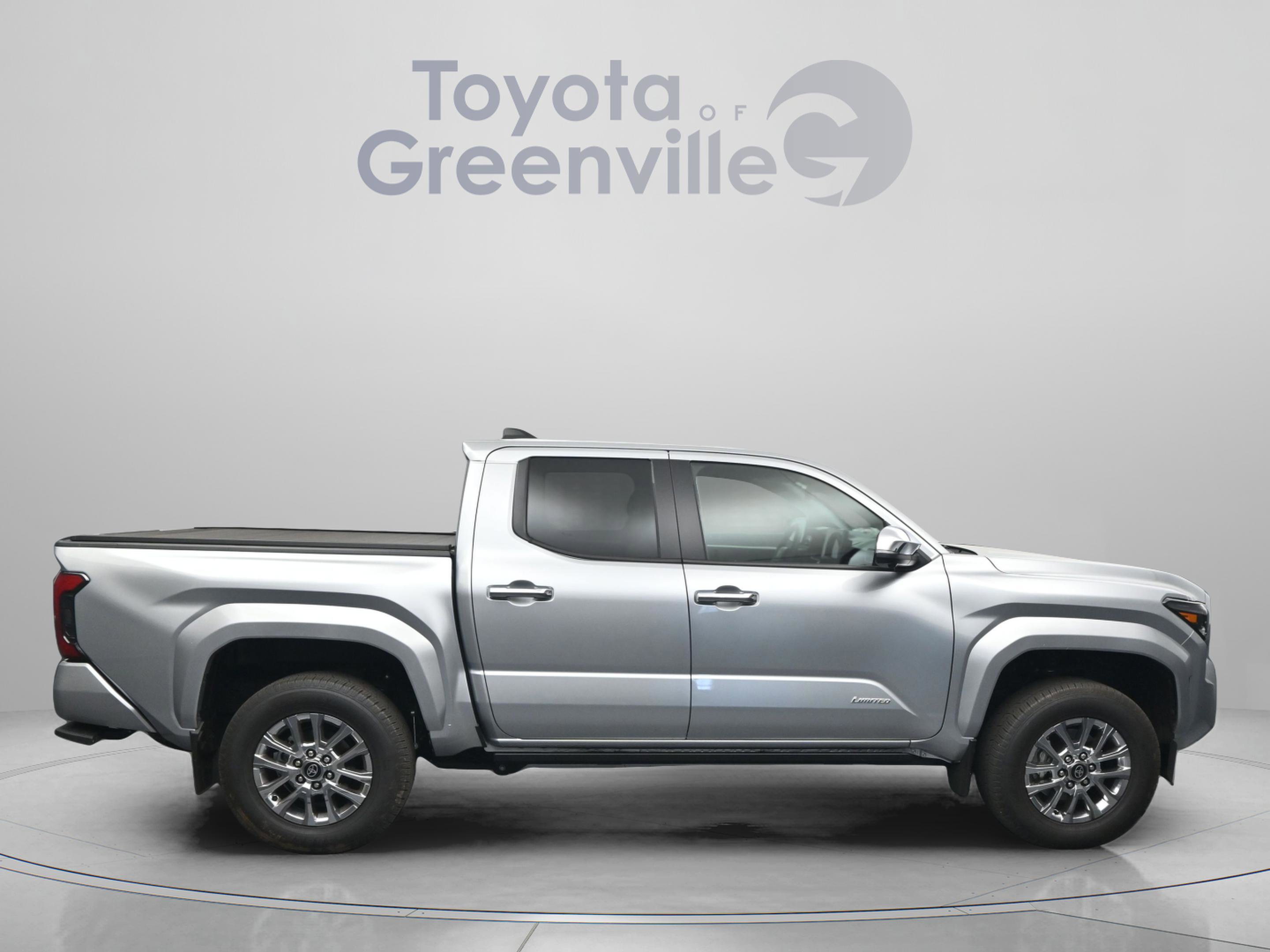 Used 2025 Toyota Tacoma Limited AWD/4WD image 17