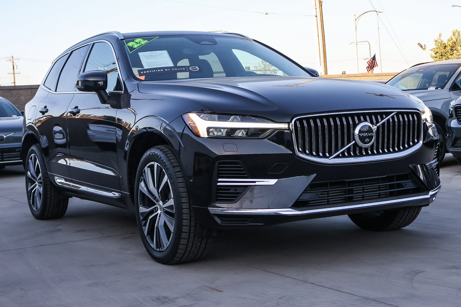 Used 2022 Volvo XC60 T8 Inscription Expression w/ Advanced Package AWD/4WD image 3