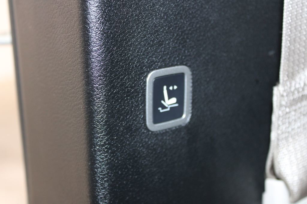 Used 2023 Chrysler Pacifica Touring-L FWD image 23