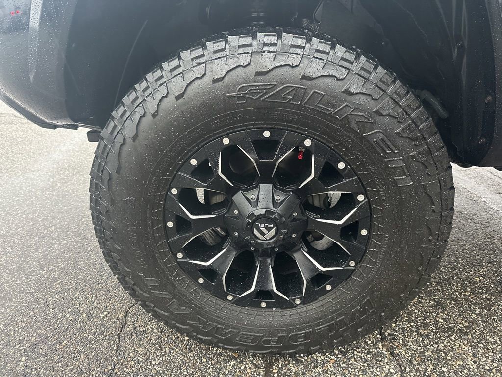 Used 2018 Toyota Tacoma TRD Sport w/ Technology Package image 32