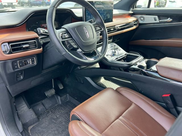 Used 2022 Lincoln Nautilus Reserve w/ Equipment Group 202A AWD/4WD image 2