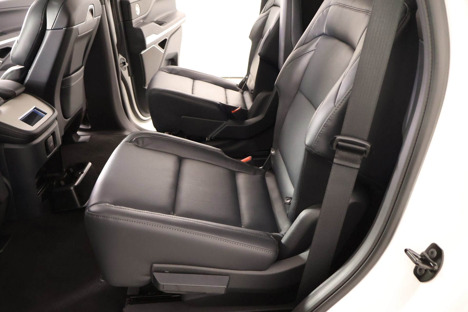 New 2026 Lincoln Navigator Reserve w/ Jet Appearance Package image 12