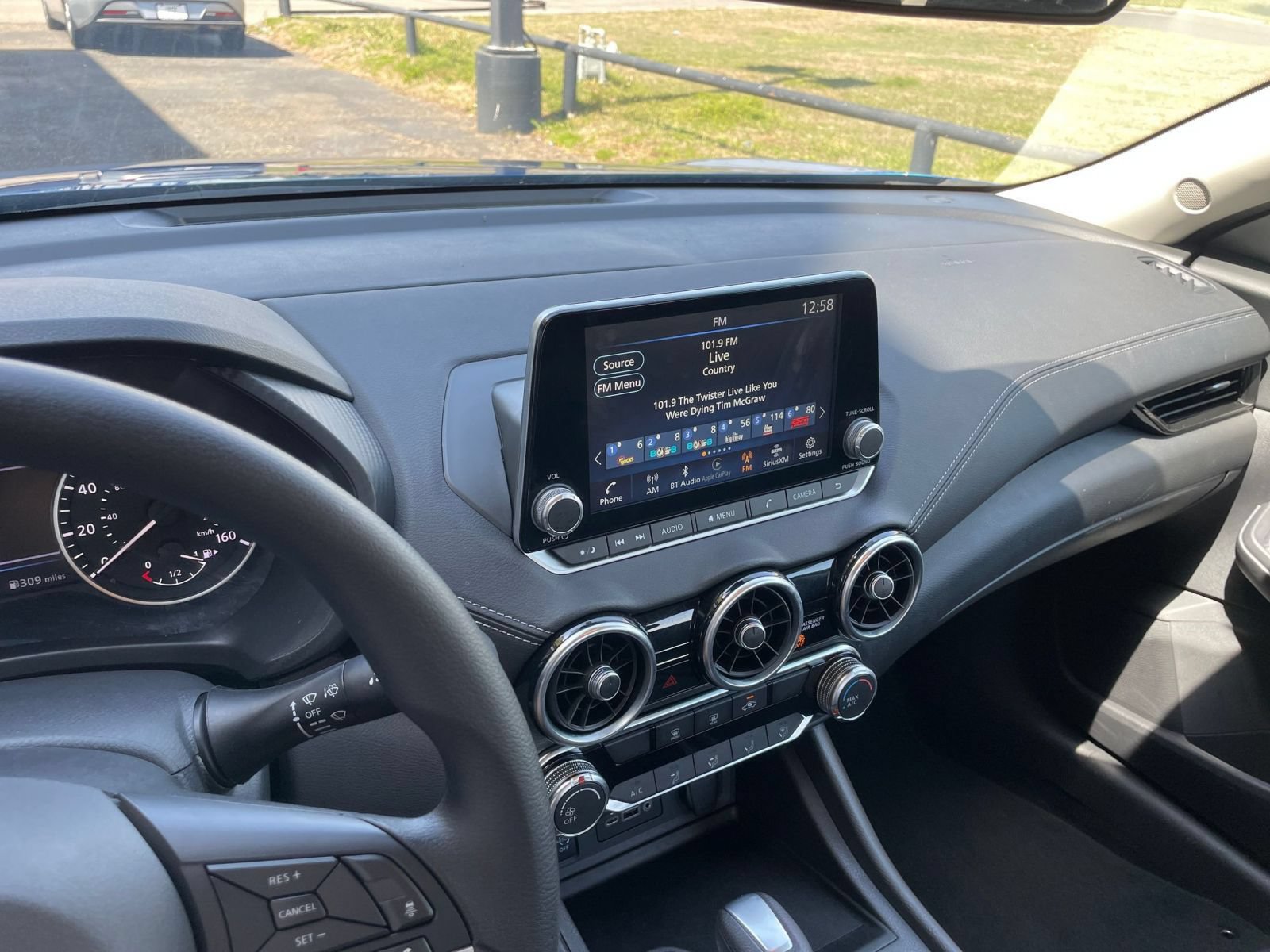 Used 2025 Nissan Sentra SV FWD image 17