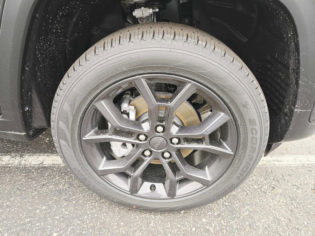 New 2025 Jeep Grand Cherokee Limited image 17