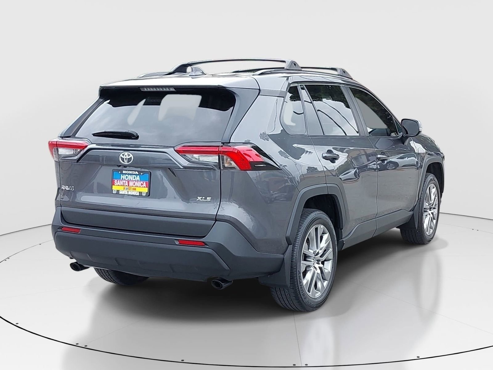 Used 2022 Toyota RAV4 XLE Premium FWD image 5