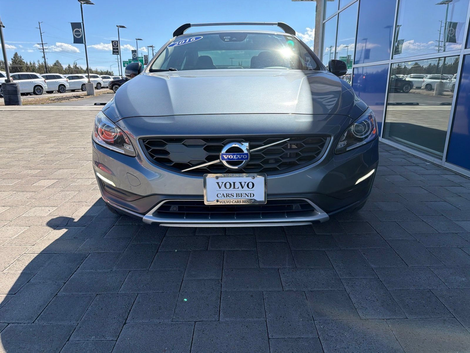 Used 2016 Volvo S60 T5 Cross Country Platinum AWD/4WD image 3