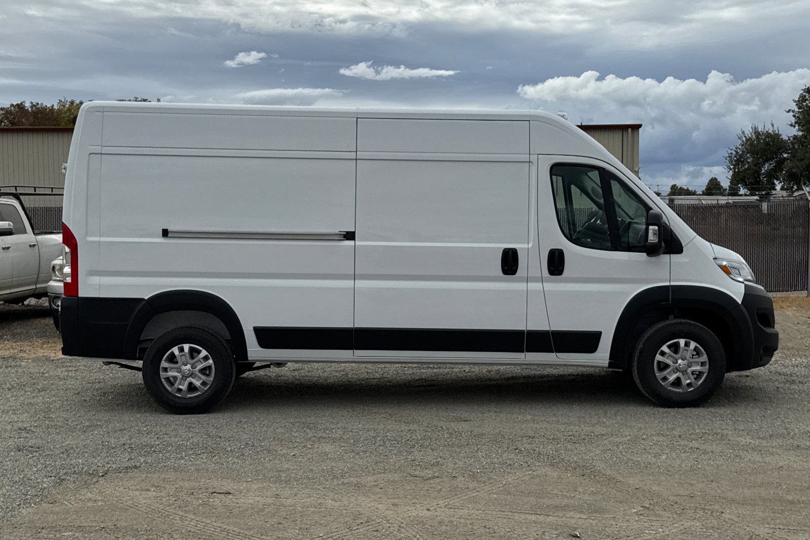 New 2026 RAM ProMaster 2500 w/ Quick Order Package 22G SLT image 2